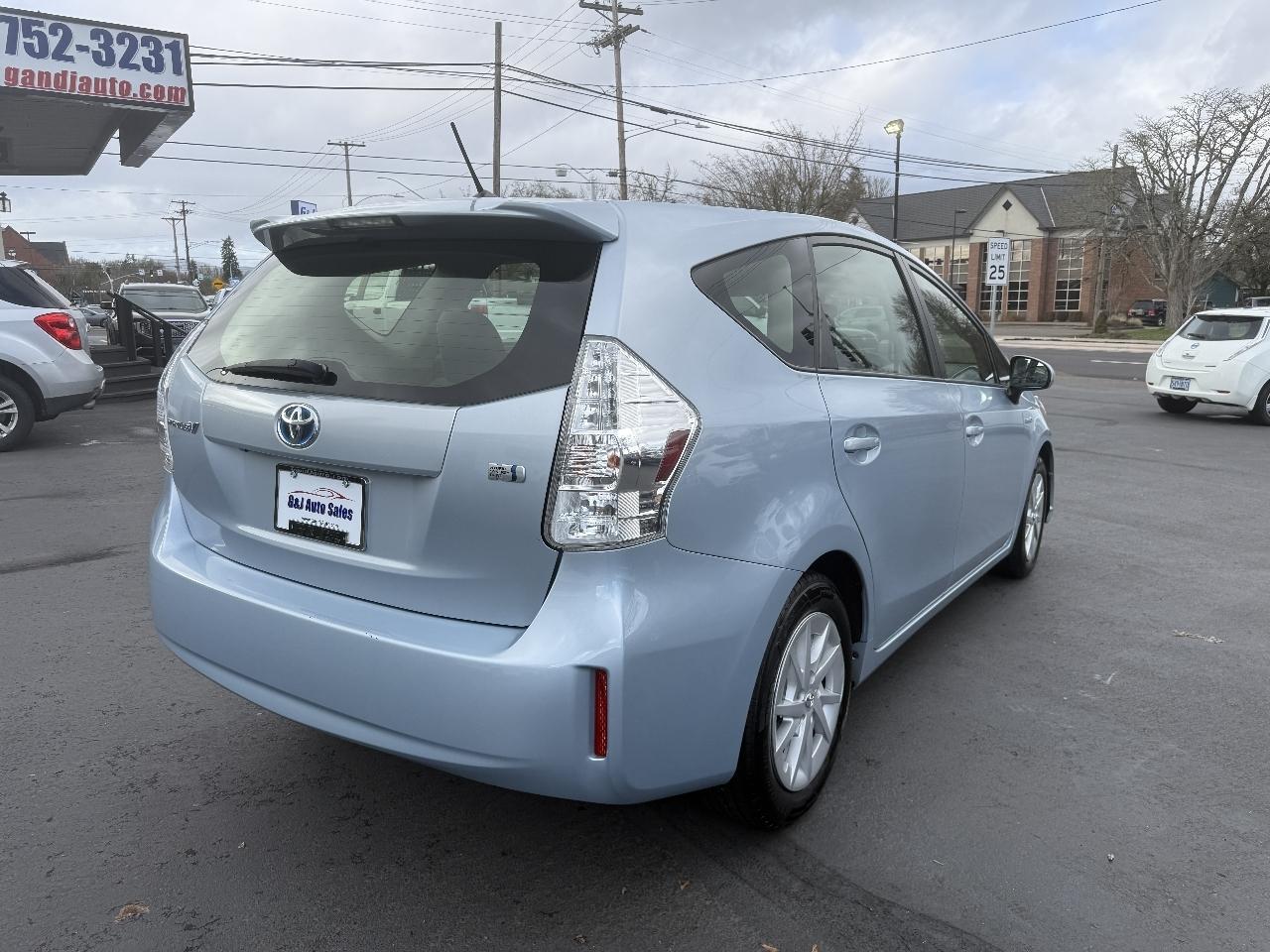 Toyota Prius V Two 2014