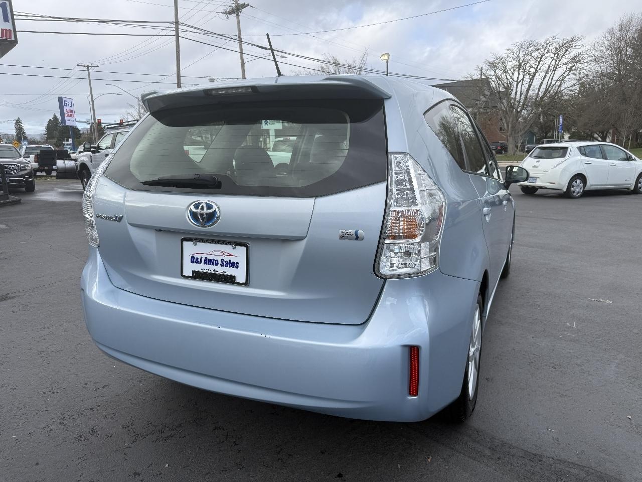 Toyota Prius V Two 2014