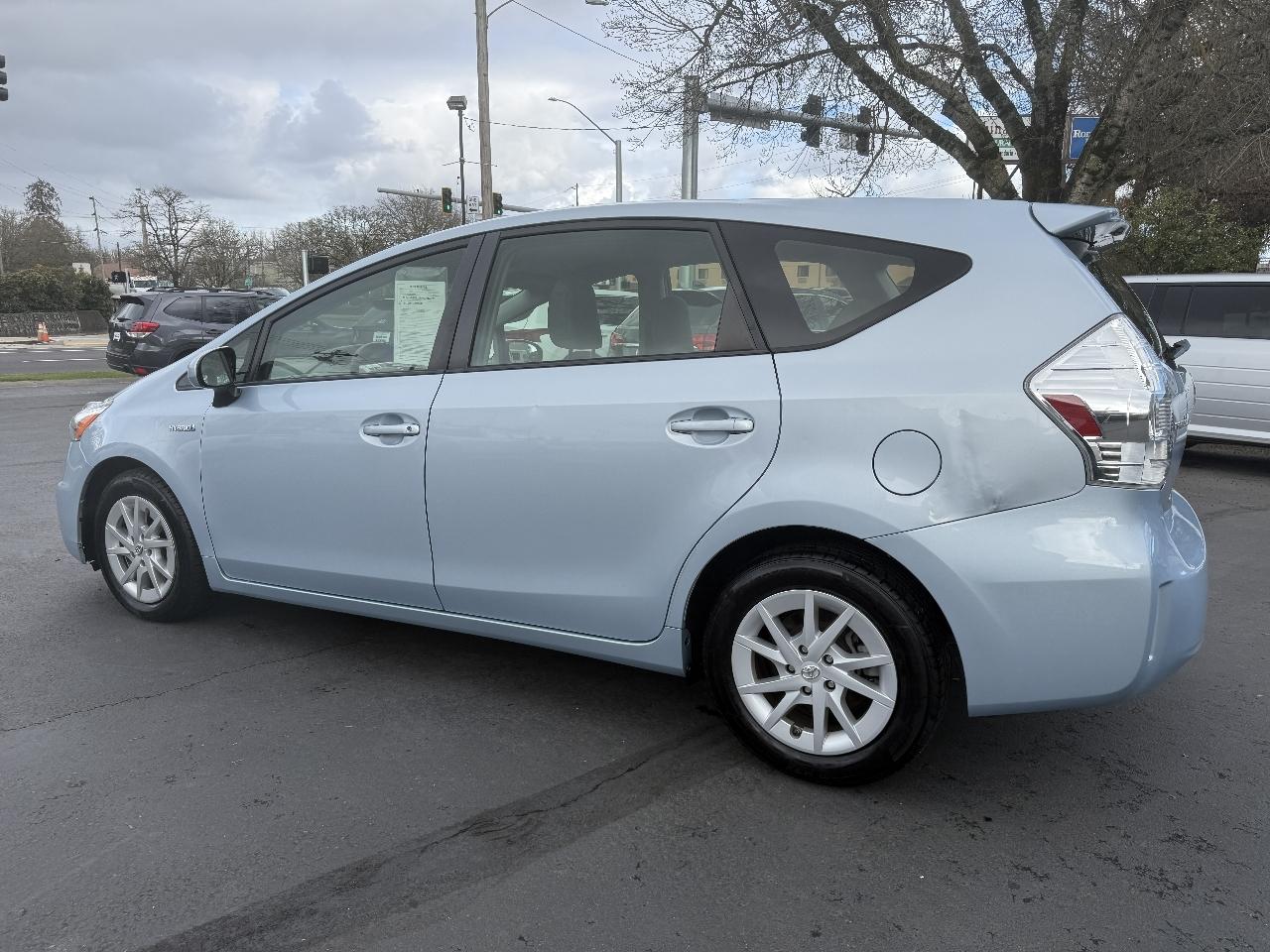 Toyota Prius V Two 2014