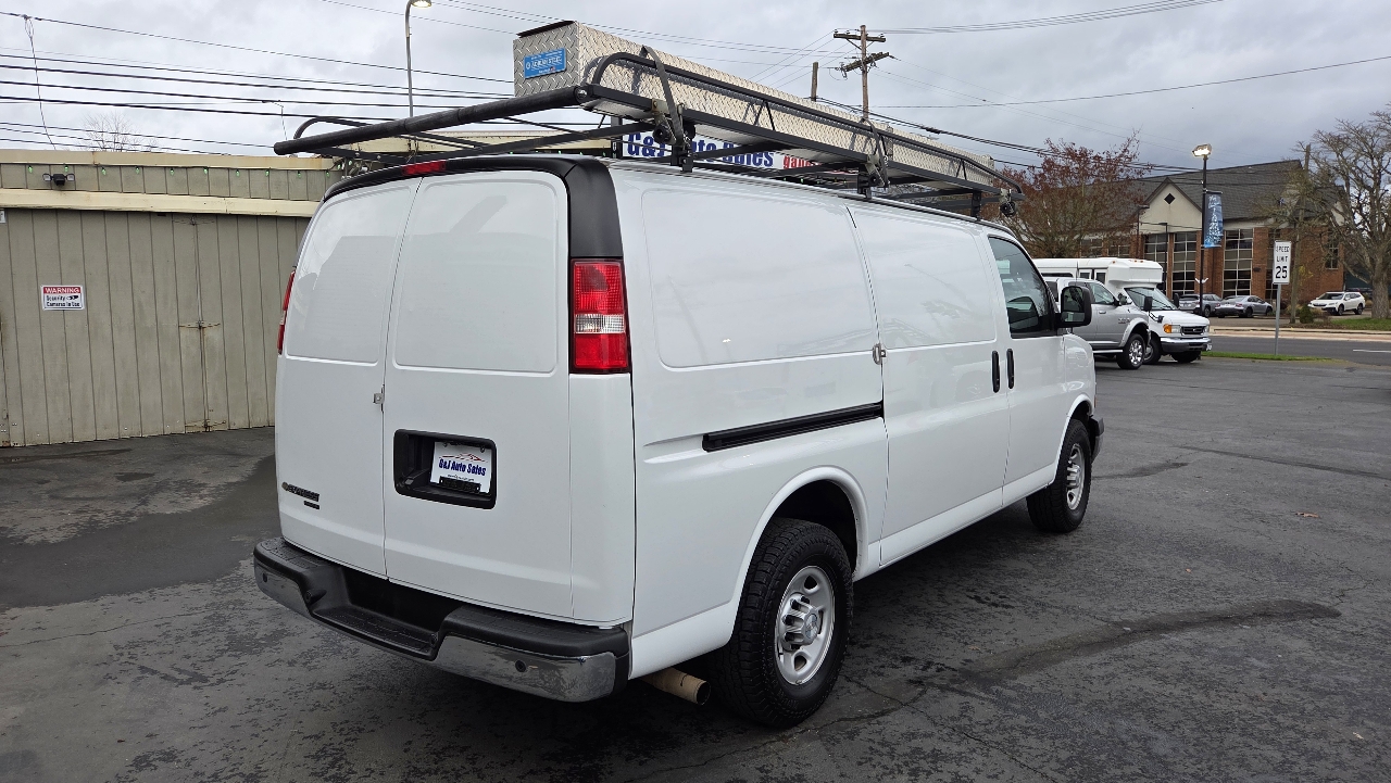 Chevrolet Express Cargo Van RWD 3500 135" 2016