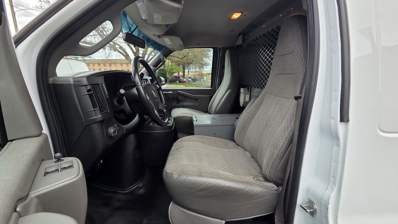 Chevrolet Express Cargo Van RWD 3500 135" 2016