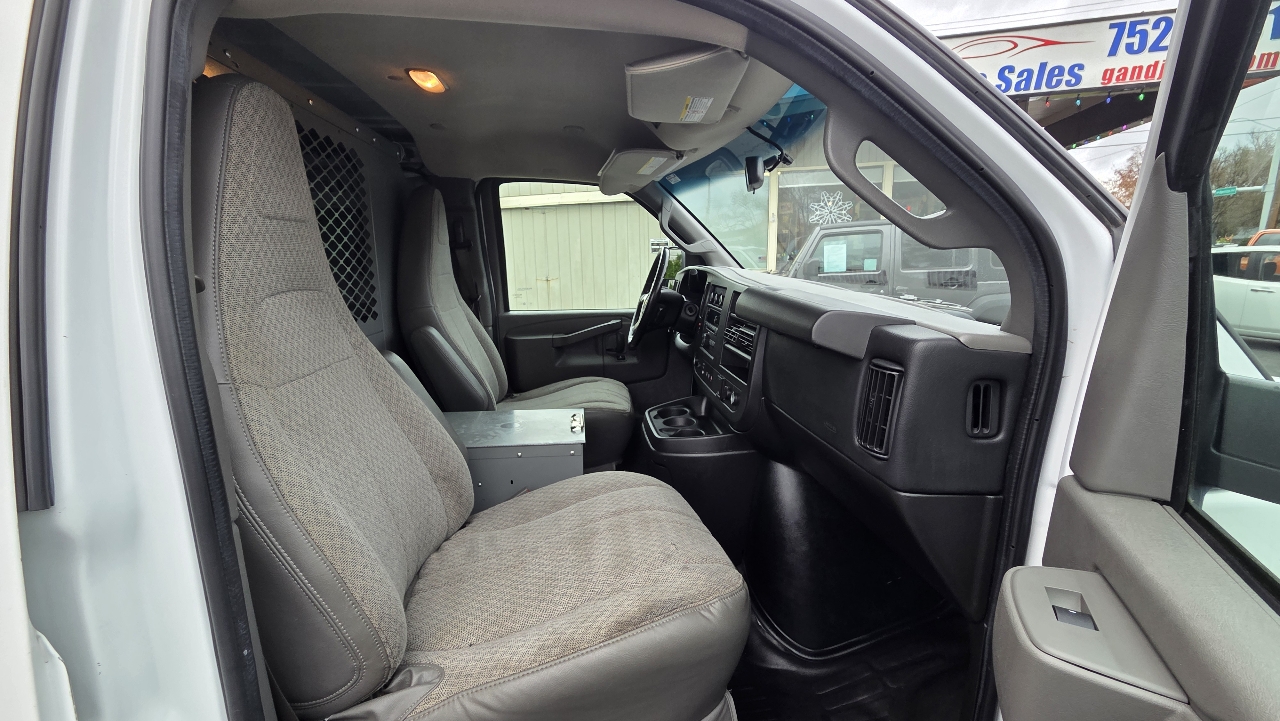 Chevrolet Express Cargo Van RWD 3500 135" 2016