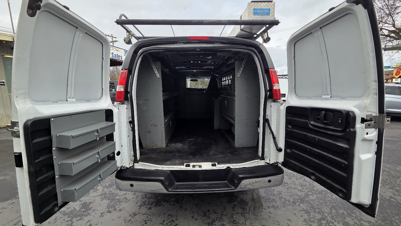 Chevrolet Express Cargo Van RWD 3500 135" 2016