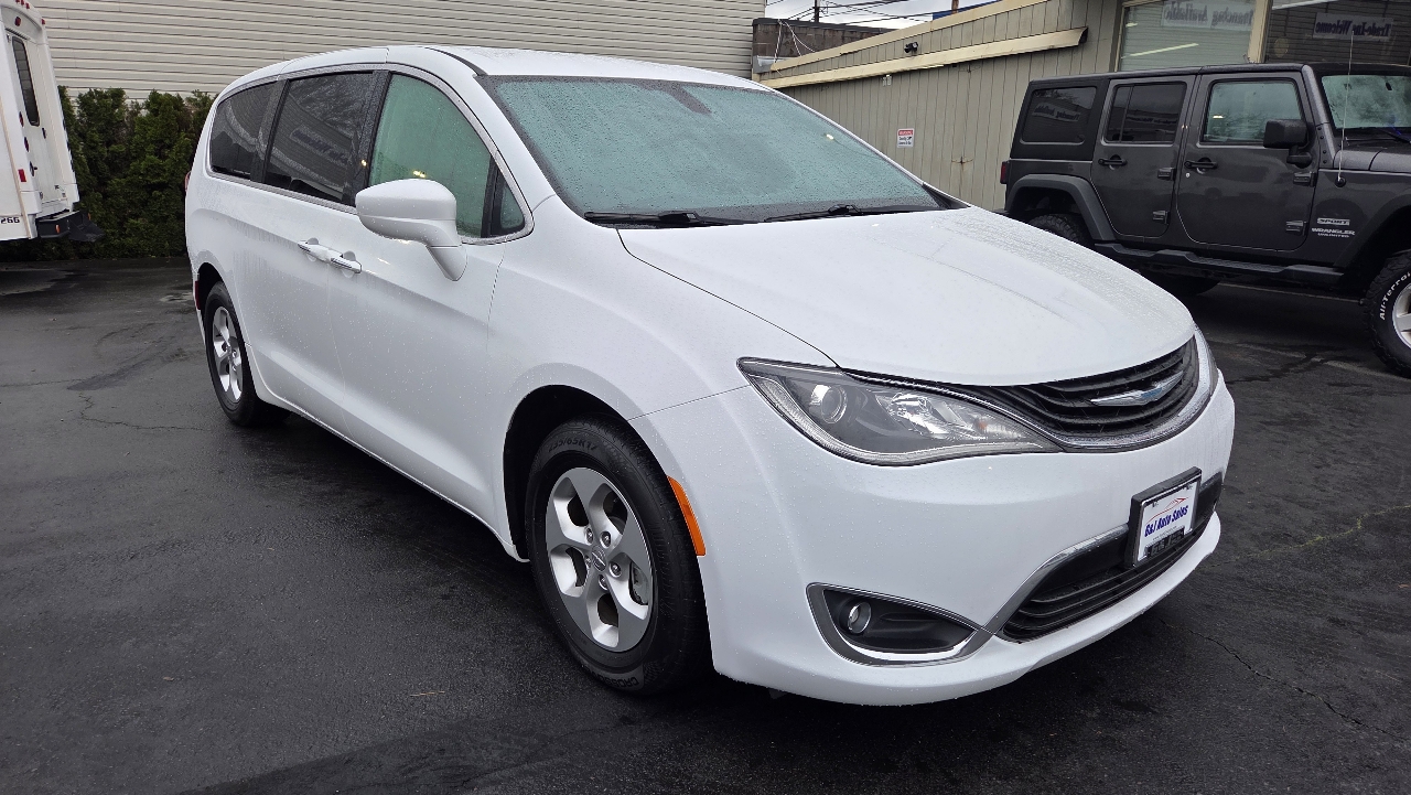 Chrysler Pacifica Hybrid Touring Plus FWD 2017