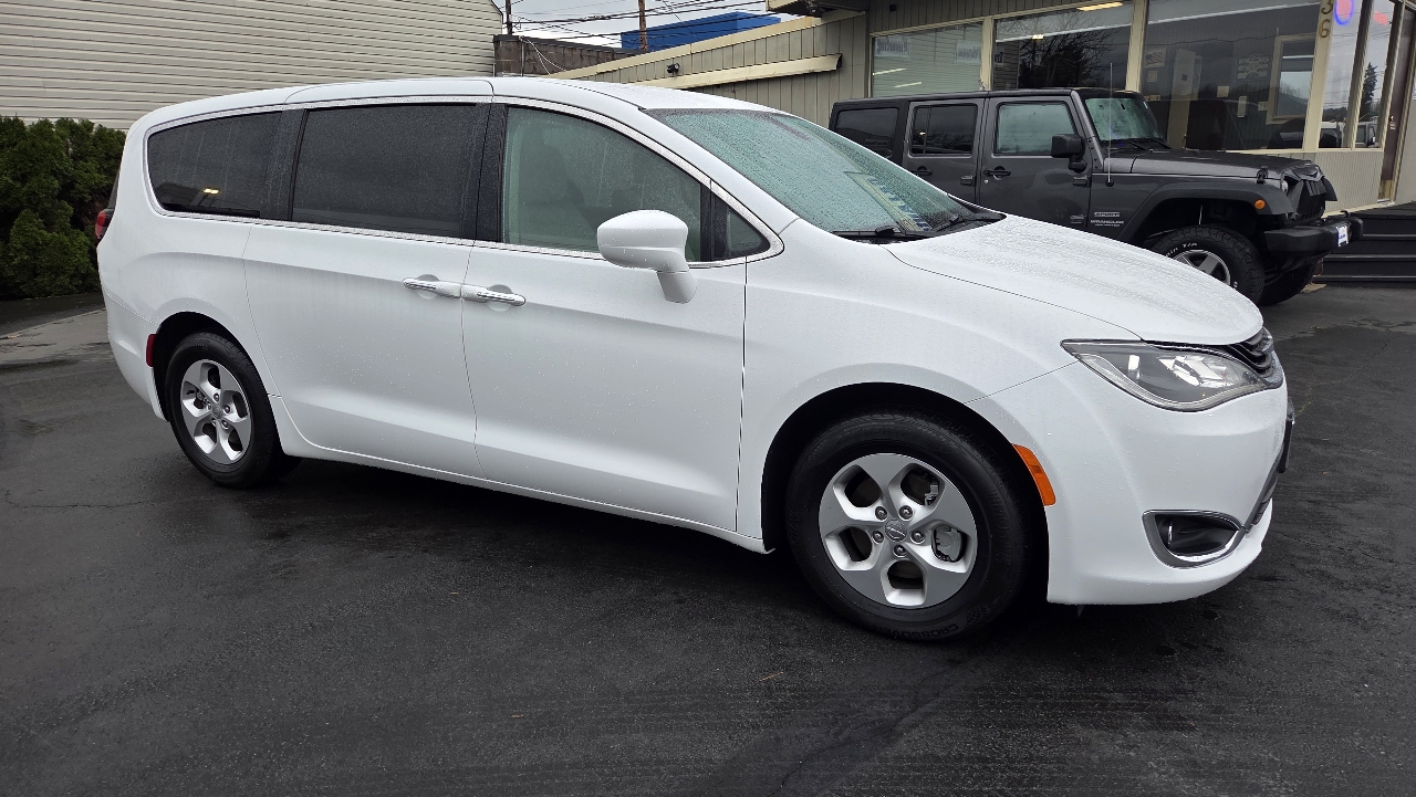 Chrysler Pacifica Hybrid Touring Plus FWD 2017