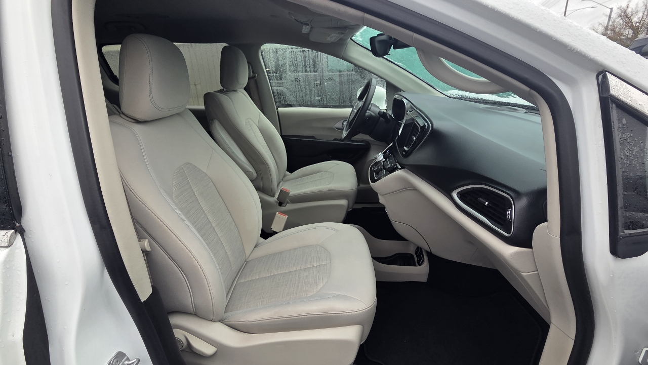 Chrysler Pacifica Hybrid Touring Plus FWD 2017