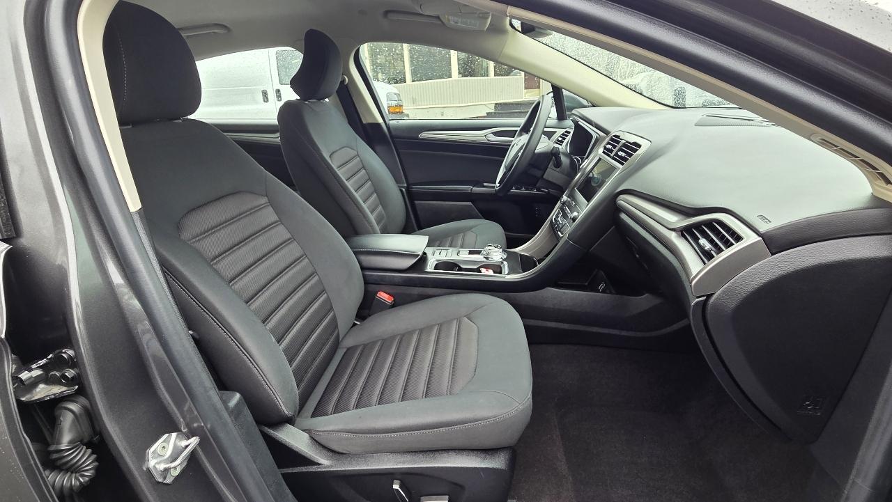 Ford Fusion Hybrid SE FWD 2019