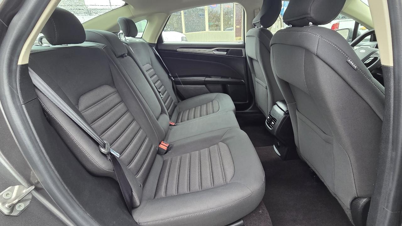 Ford Fusion Hybrid SE FWD 2019