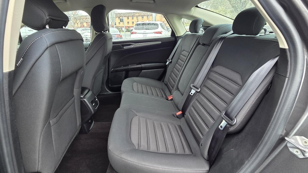 Ford Fusion Hybrid SE FWD 2019