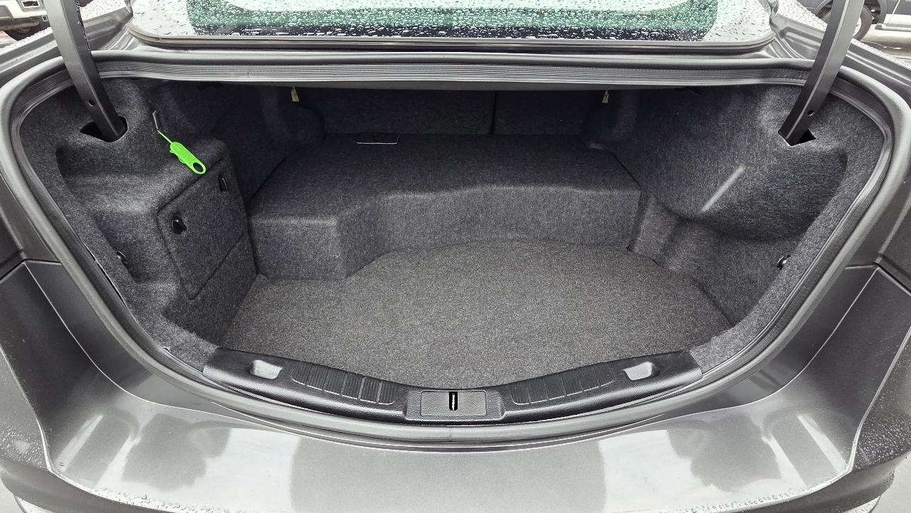 Ford Fusion Hybrid SE FWD 2019