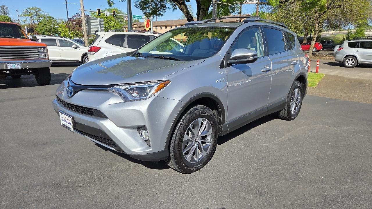 Toyota RAV4 Hybrid XLE AWD 2017
