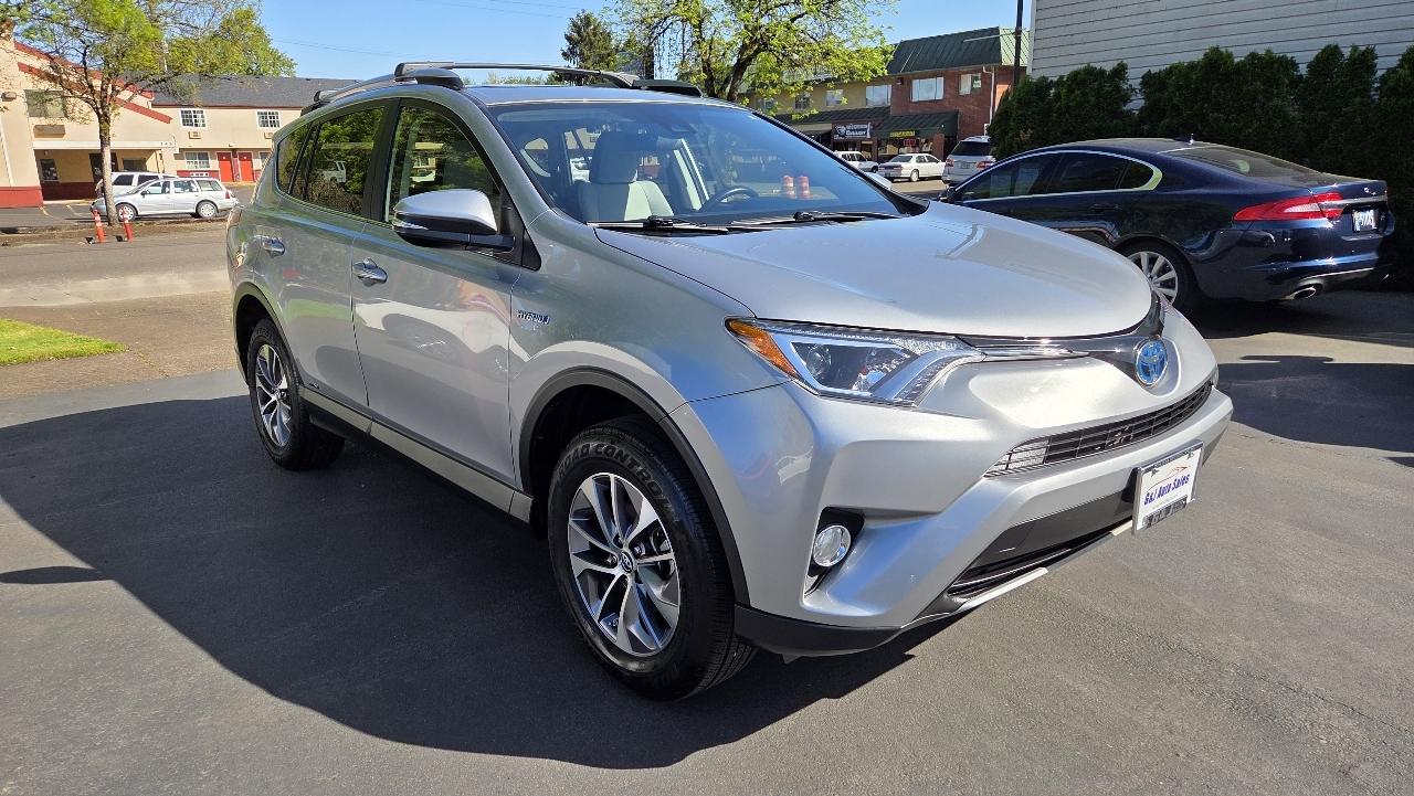 Toyota RAV4 Hybrid XLE AWD 2017
