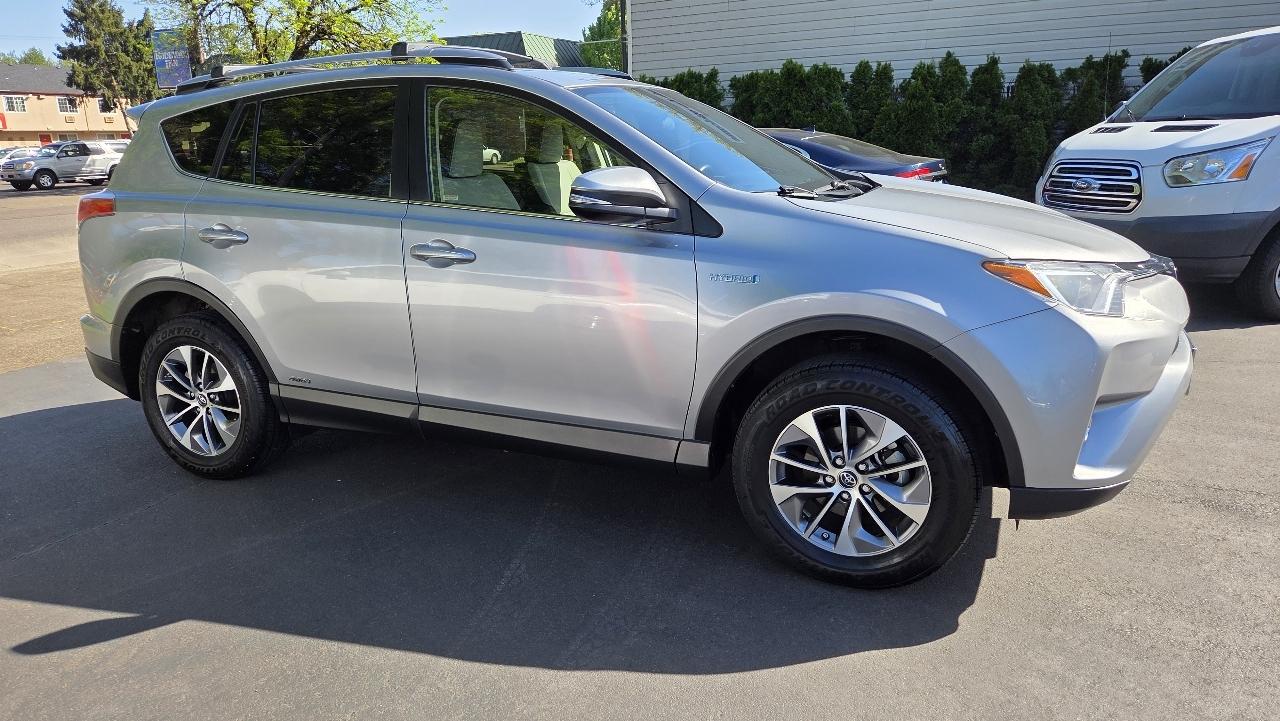 Toyota RAV4 Hybrid XLE AWD 2017