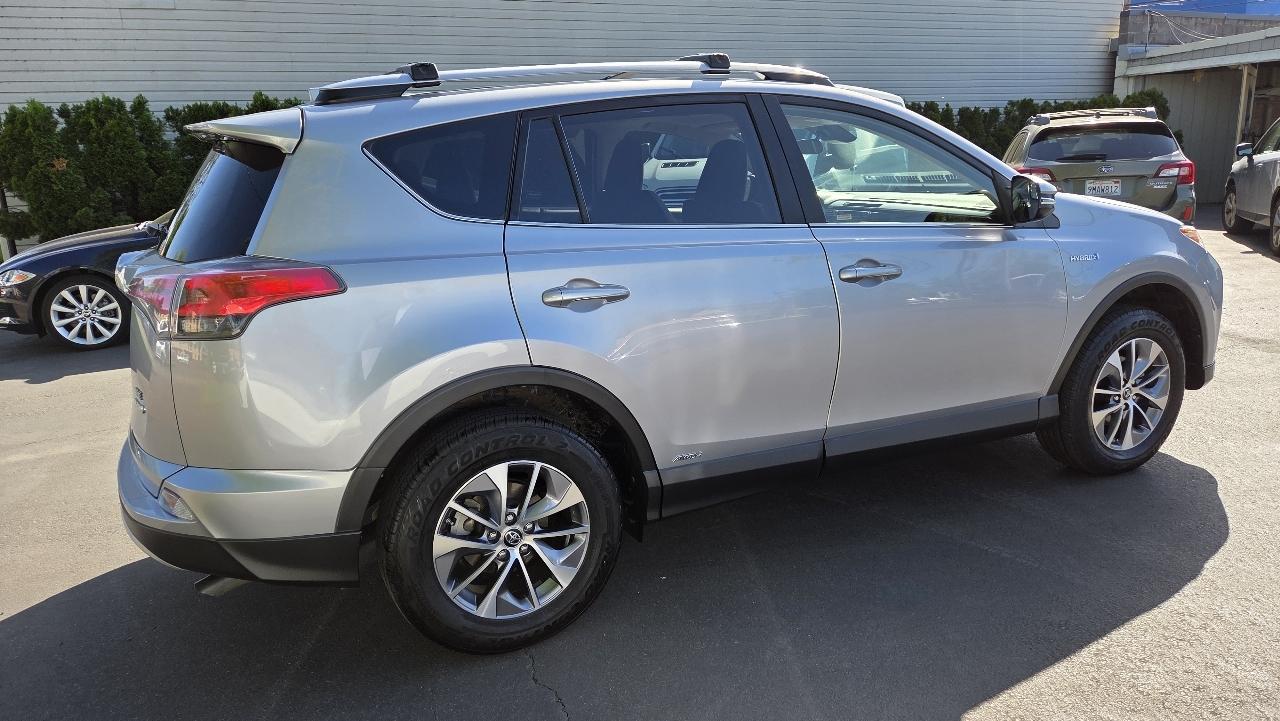 Toyota RAV4 Hybrid XLE AWD 2017