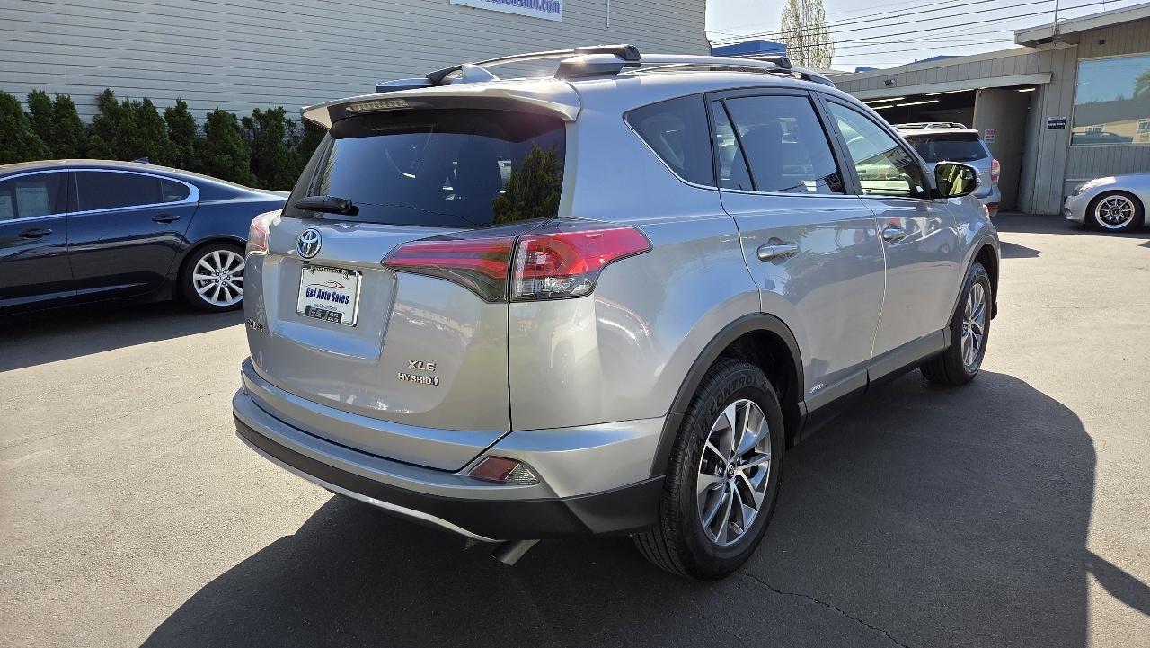 Toyota RAV4 Hybrid XLE AWD 2017