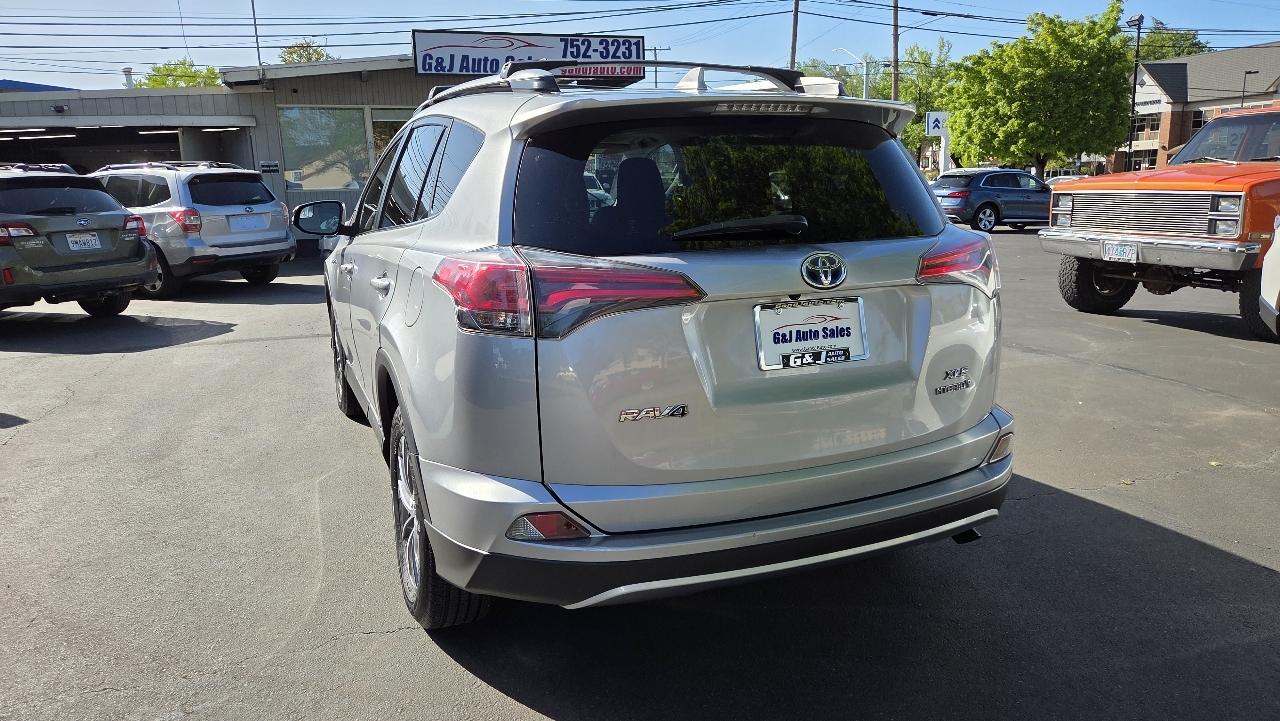 Toyota RAV4 Hybrid XLE AWD 2017