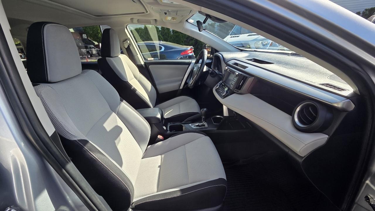 Toyota RAV4 Hybrid XLE AWD 2017