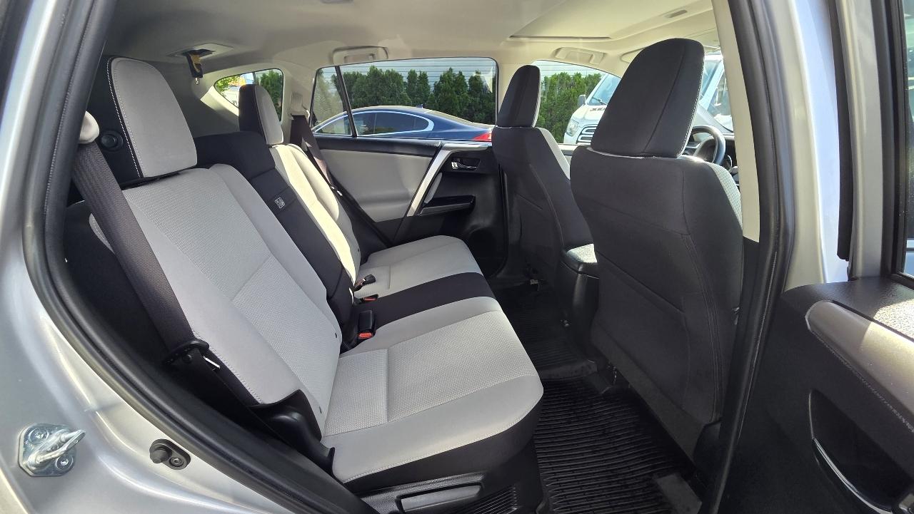 Toyota RAV4 Hybrid XLE AWD 2017