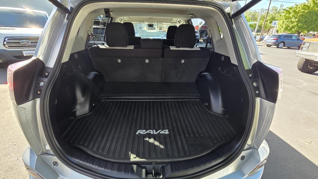 Toyota RAV4 Hybrid XLE AWD 2017