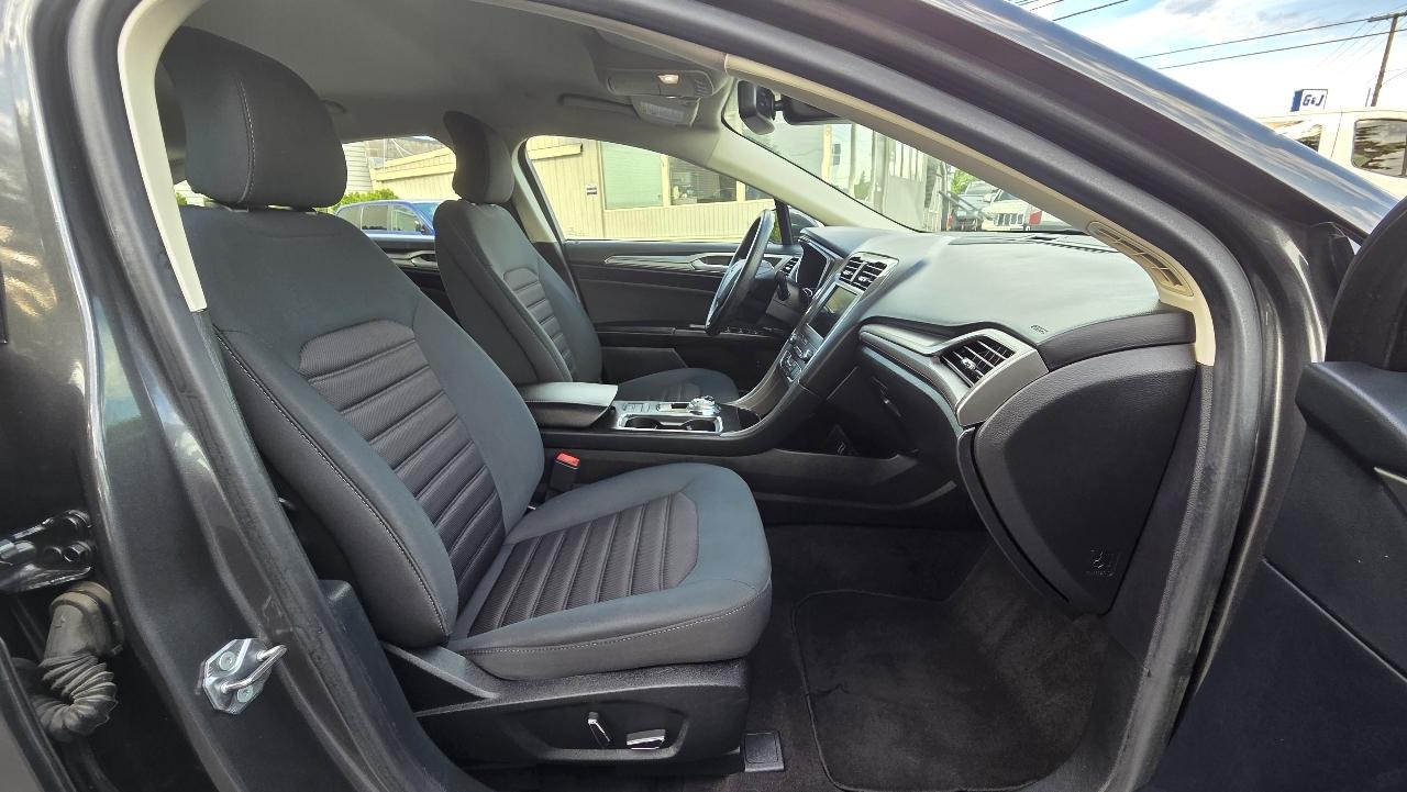 Ford Fusion Hybrid SE FWD 2019