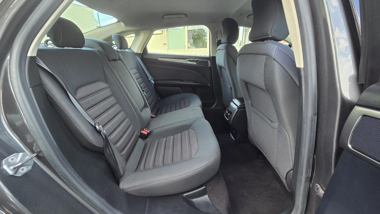Ford Fusion Hybrid SE FWD 2019