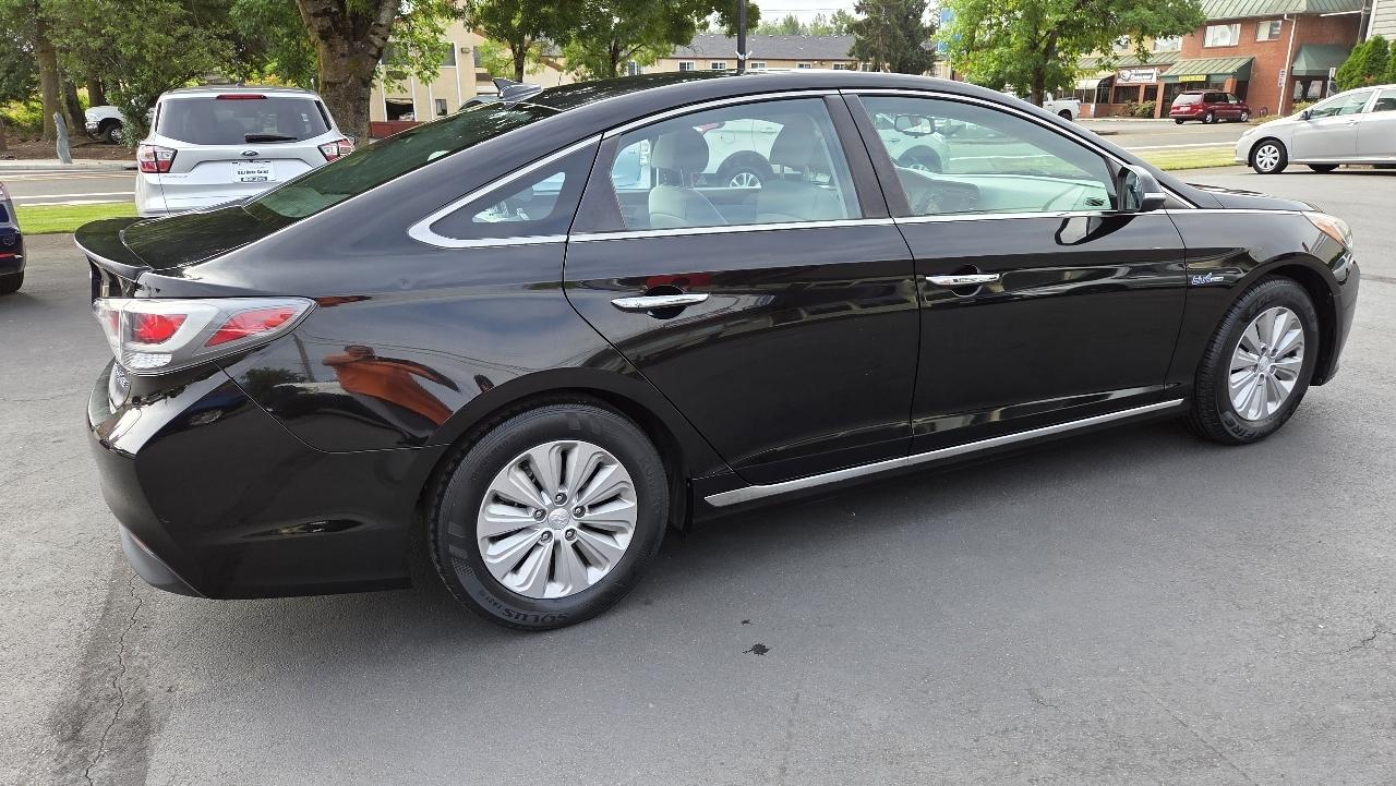 Hyundai Sonata Hybrid SE 2016