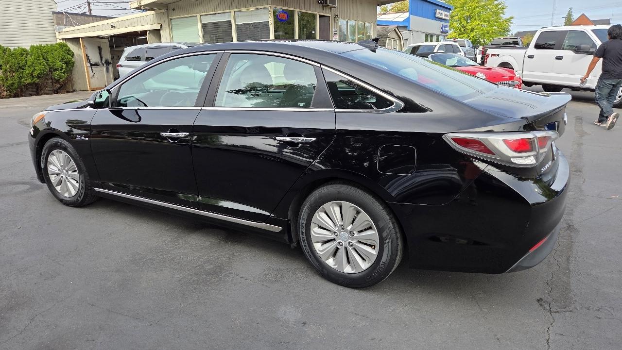 Hyundai Sonata Hybrid SE 2016