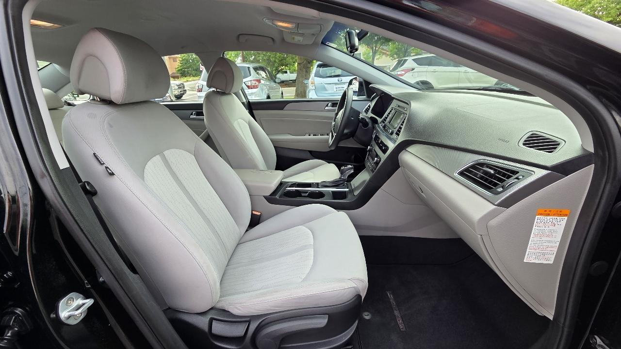 Hyundai Sonata Hybrid SE 2016