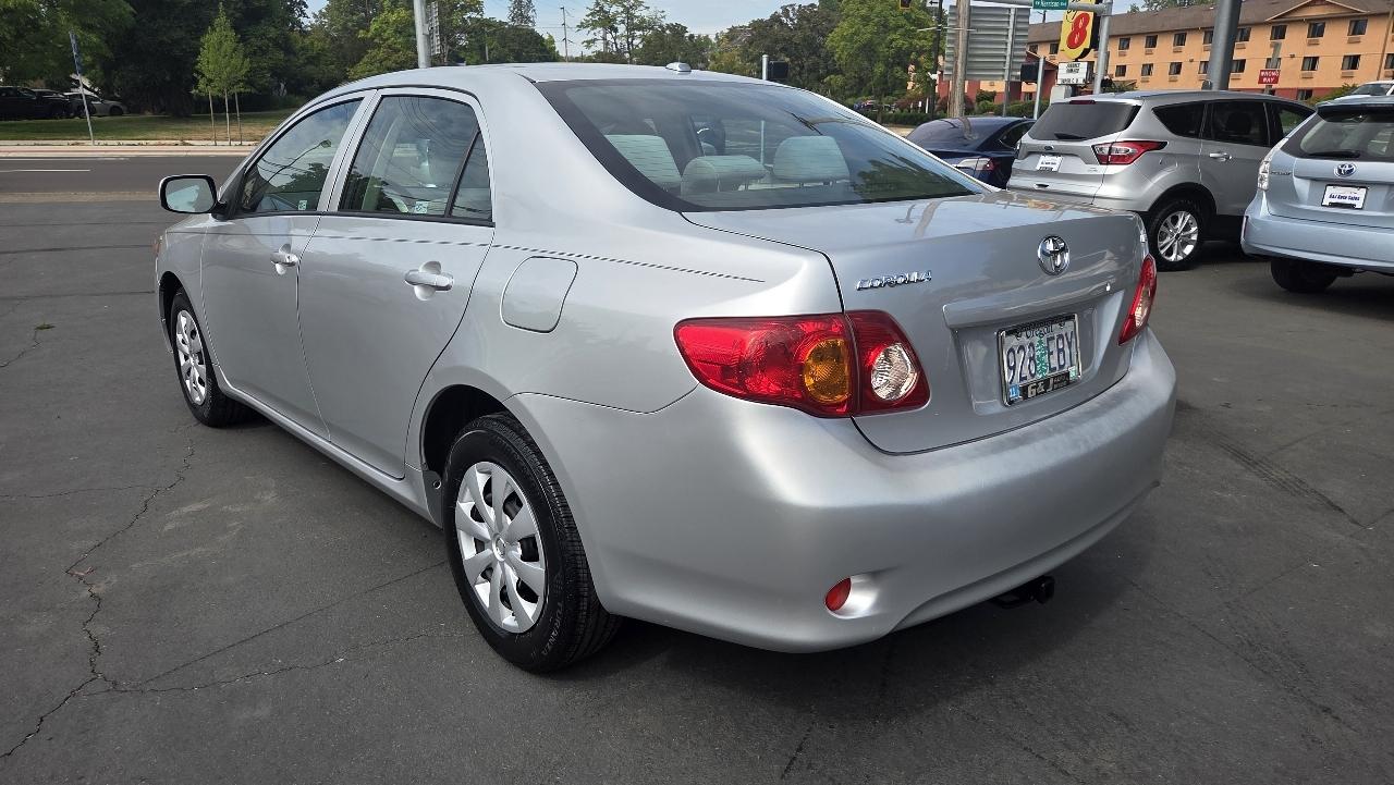 Toyota Corolla LE 2009