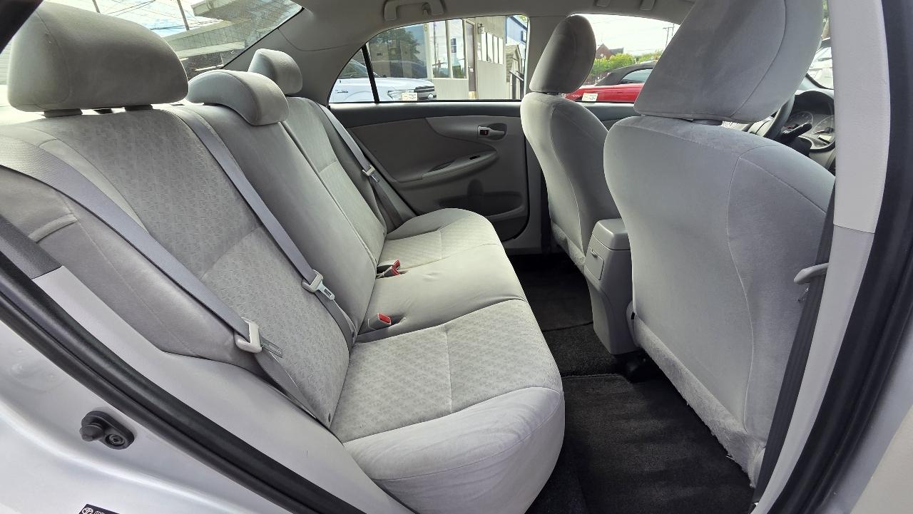 Toyota Corolla LE 2009