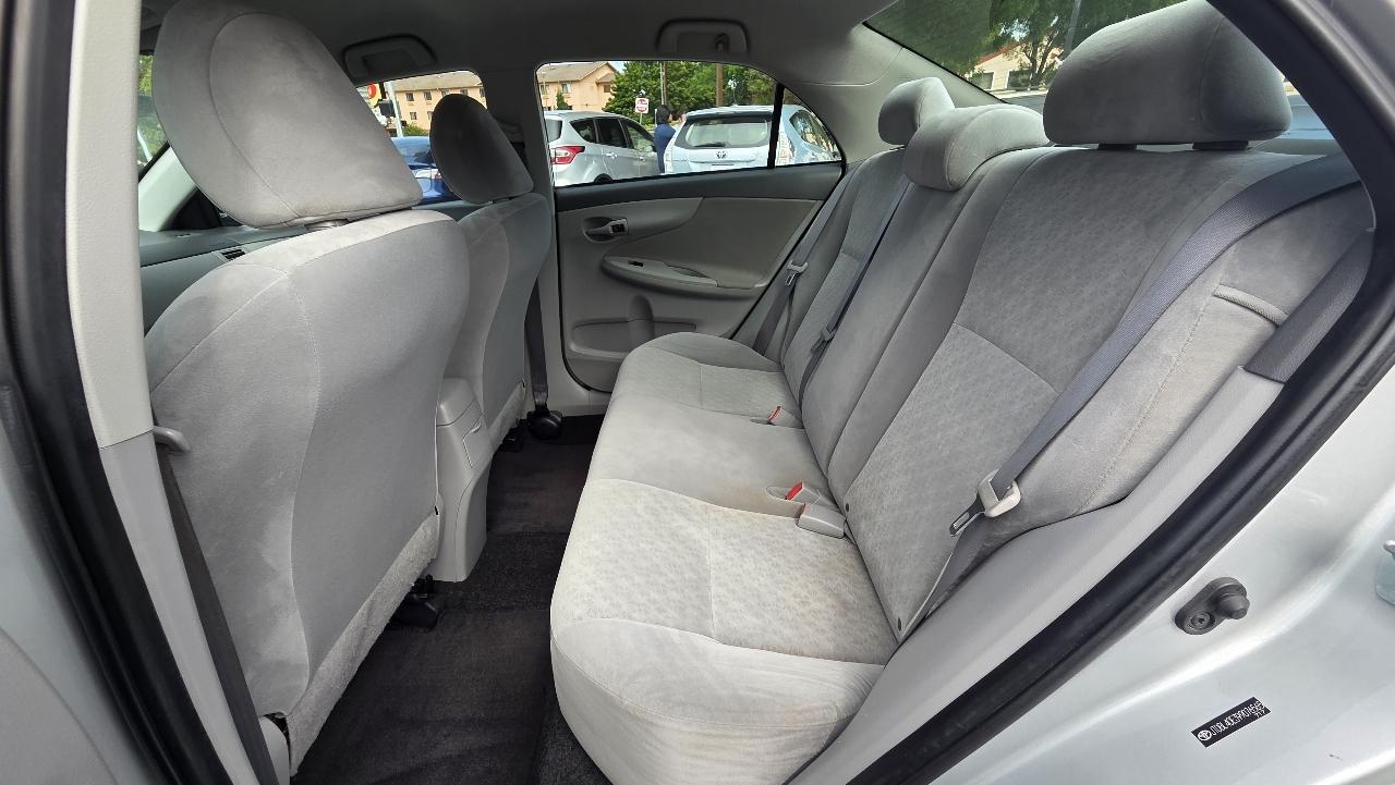 Toyota Corolla LE 2009