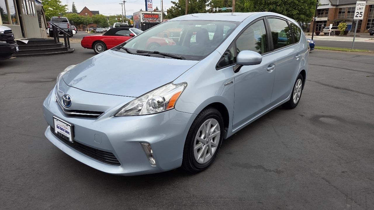 Toyota Prius V  2012