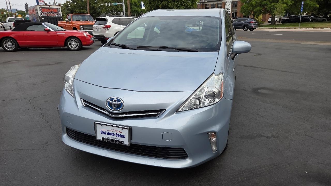 Toyota Prius V  2012