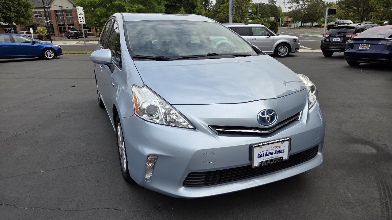 Toyota Prius V  2012