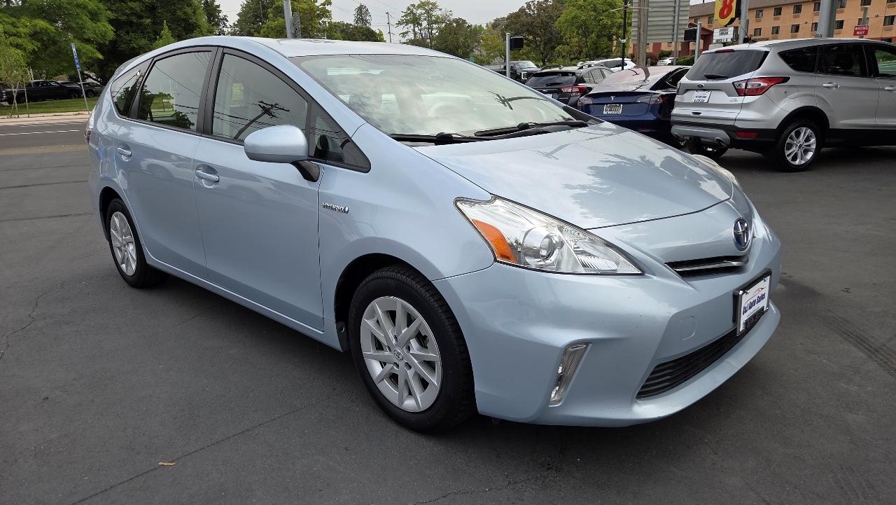 Toyota Prius V  2012