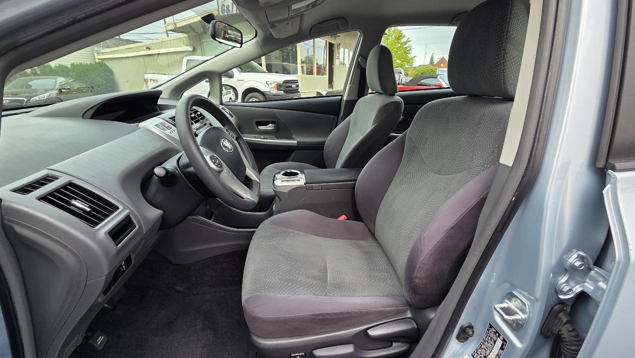 Toyota Prius V  2012