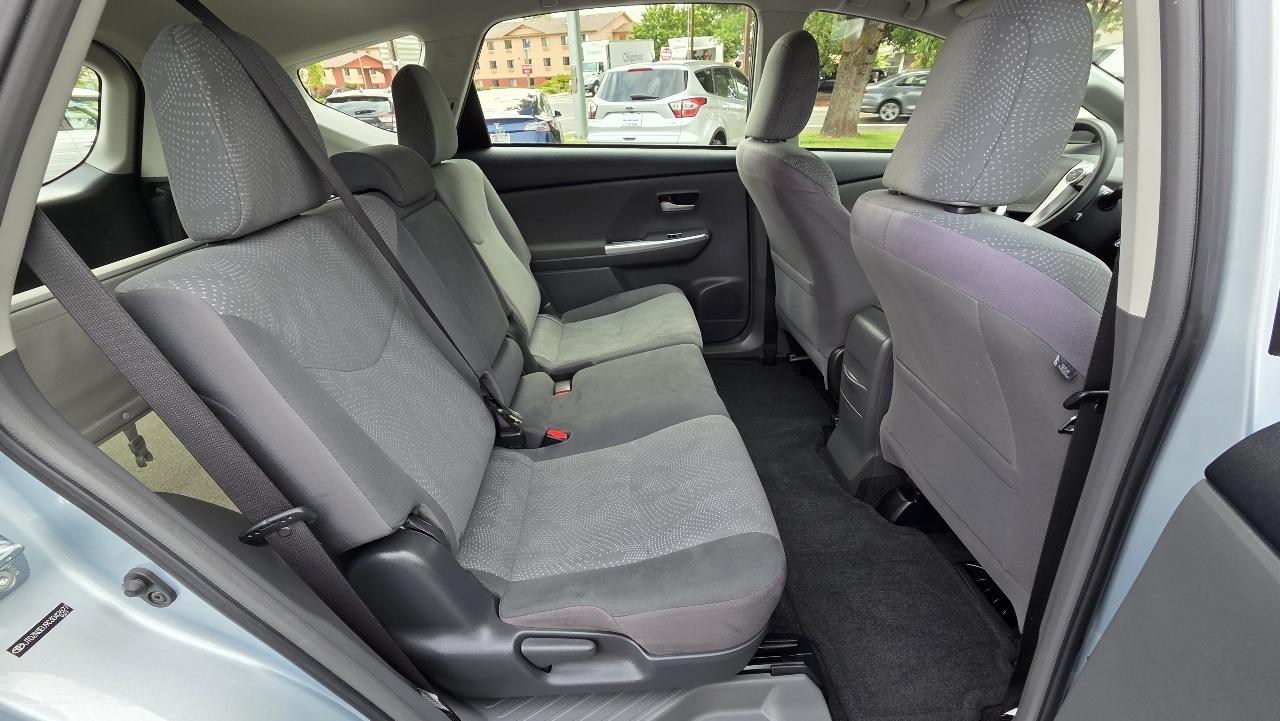 Toyota Prius V  2012