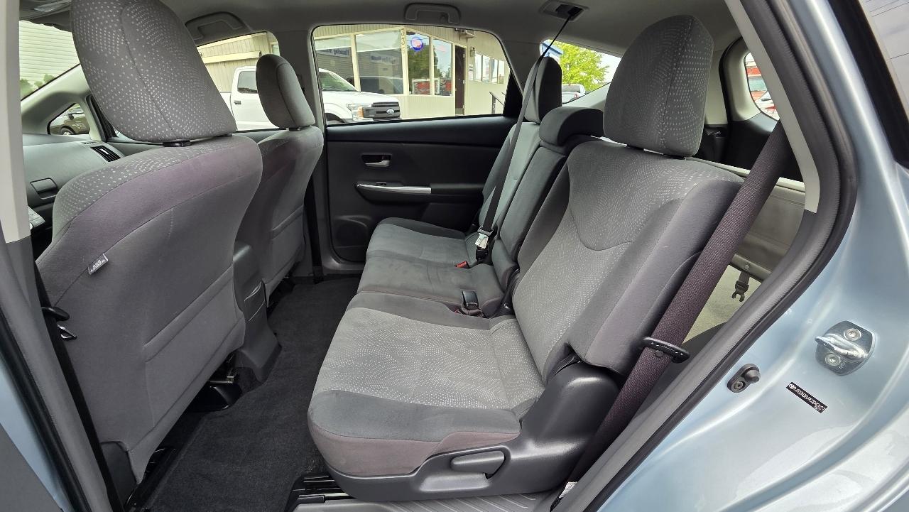 Toyota Prius V  2012