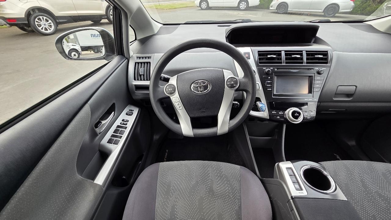 Toyota Prius V  2012