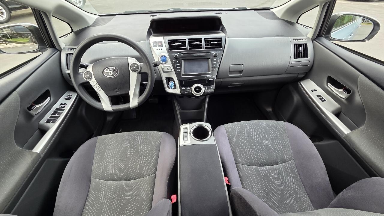 Toyota Prius V  2012