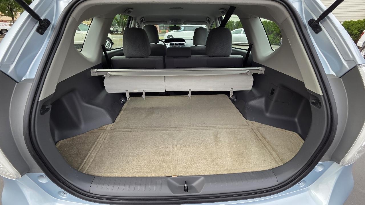 Toyota Prius V  2012