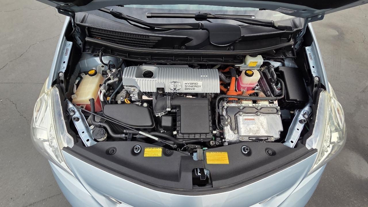 Toyota Prius V  2012