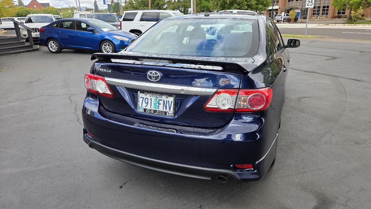 Toyota Corolla S 2011