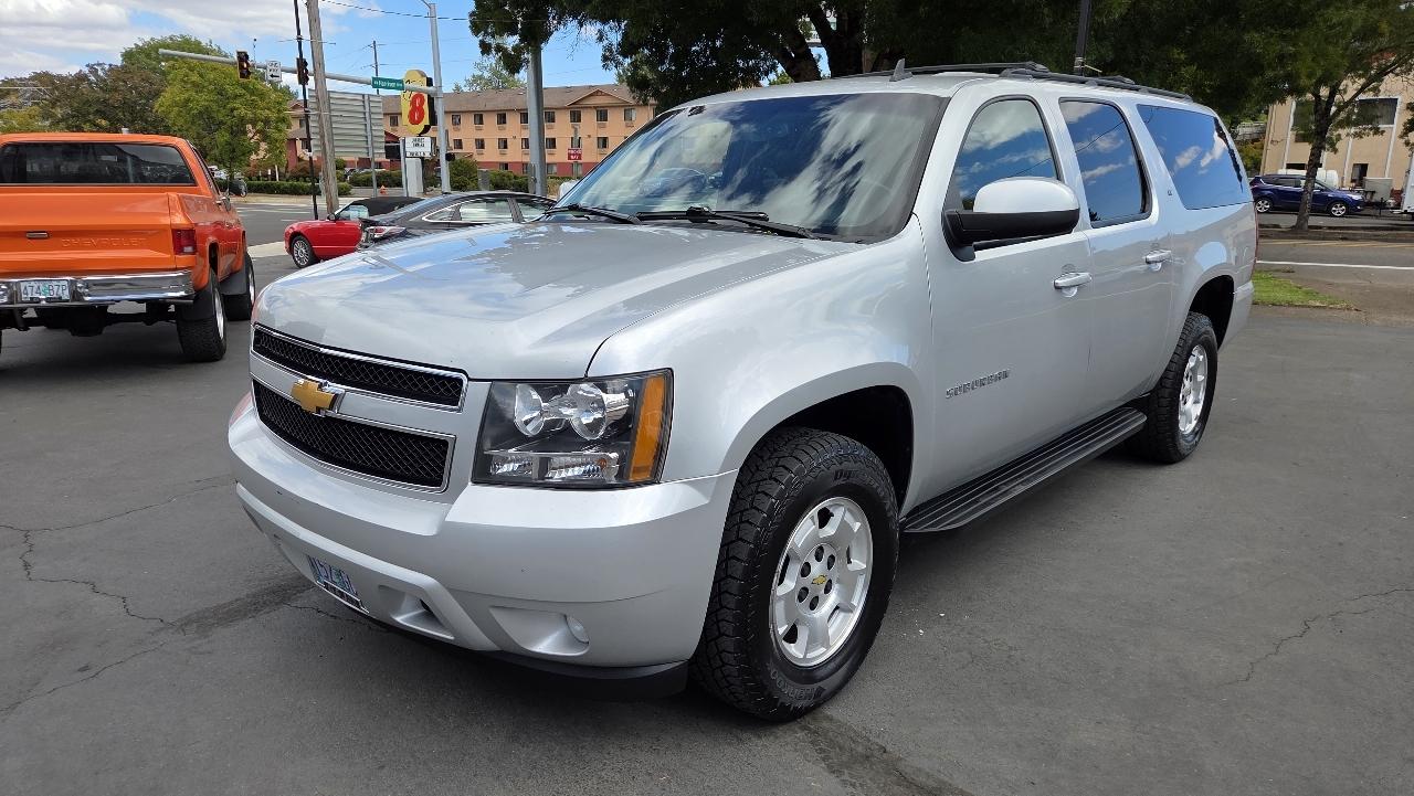 Chevrolet Suburban  2012