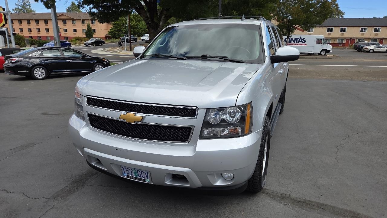 Chevrolet Suburban  2012