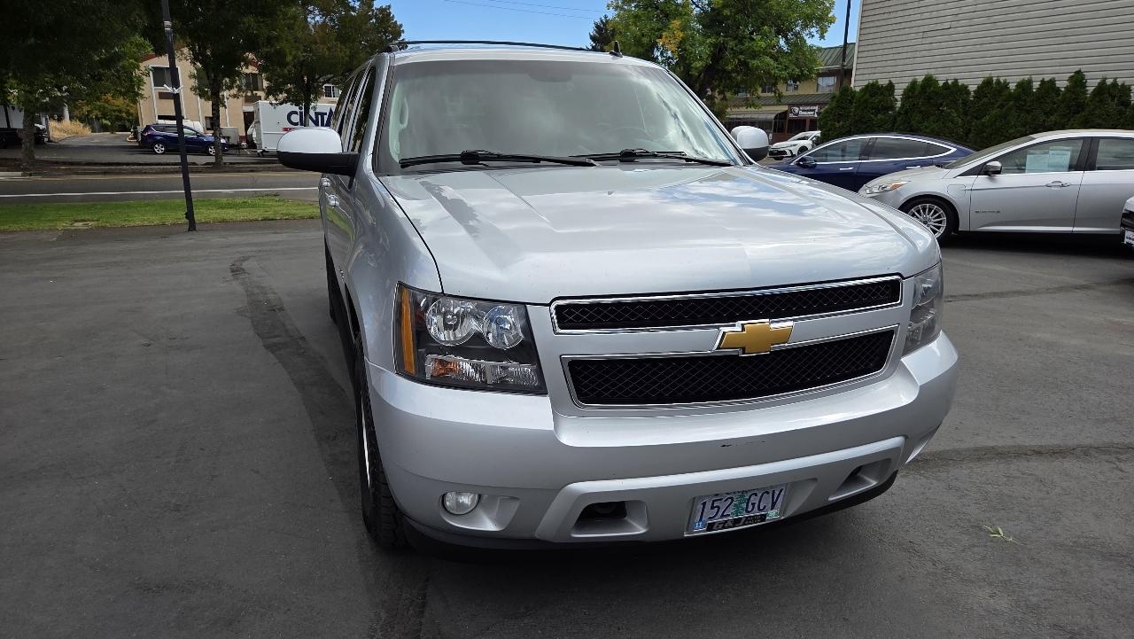 Chevrolet Suburban  2012
