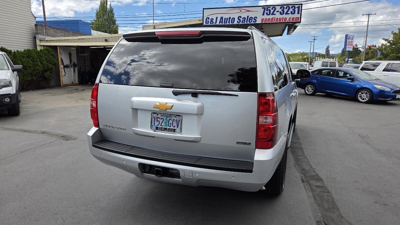Chevrolet Suburban  2012