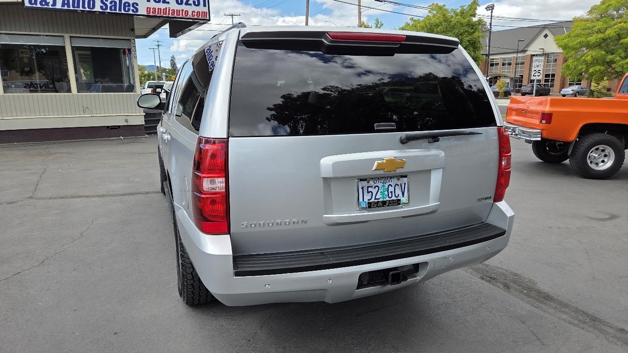 Chevrolet Suburban  2012