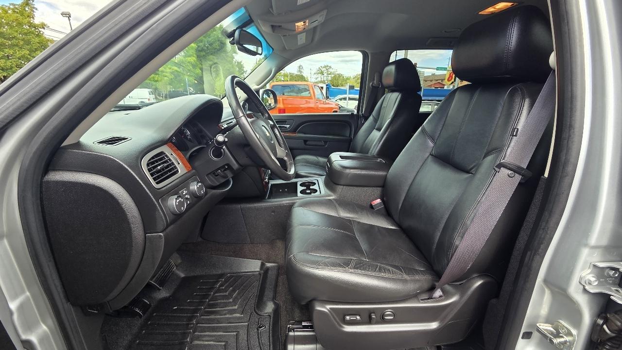 Chevrolet Suburban  2012