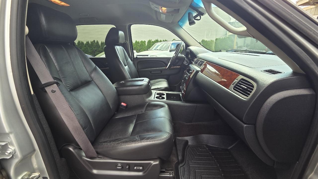 Chevrolet Suburban  2012